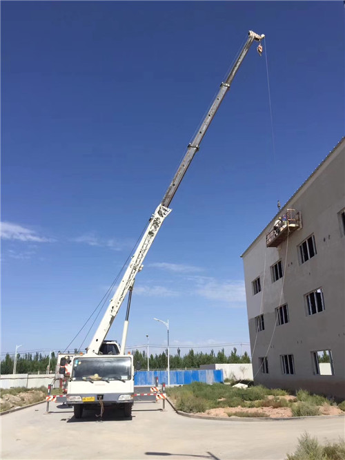 锦屏县“轻装强干”—— 吊车的 “轻量化臂架” 技术